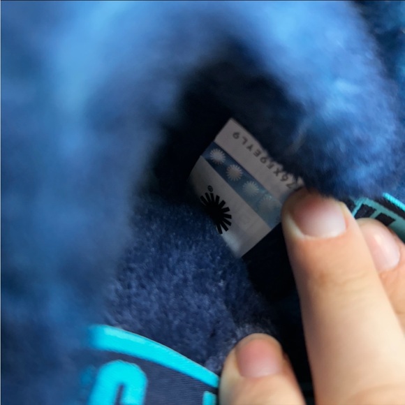 Ugg Fluff Yeah Slides - Picture 3 of 11